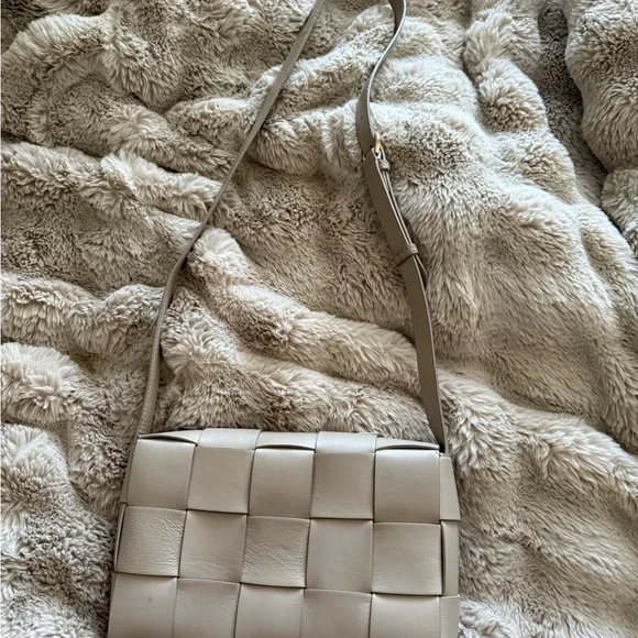 Quince Italian Leather Crossbody - Picture 3 of 6